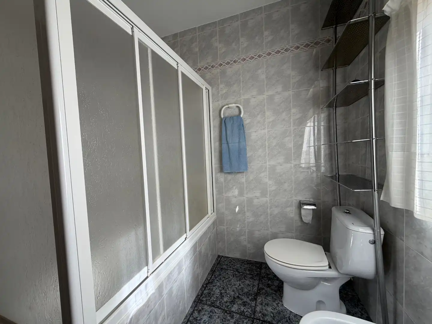 Bathroom of Flat for sale in Galisteo  with Air Conditioner, Furnished and Washing machine