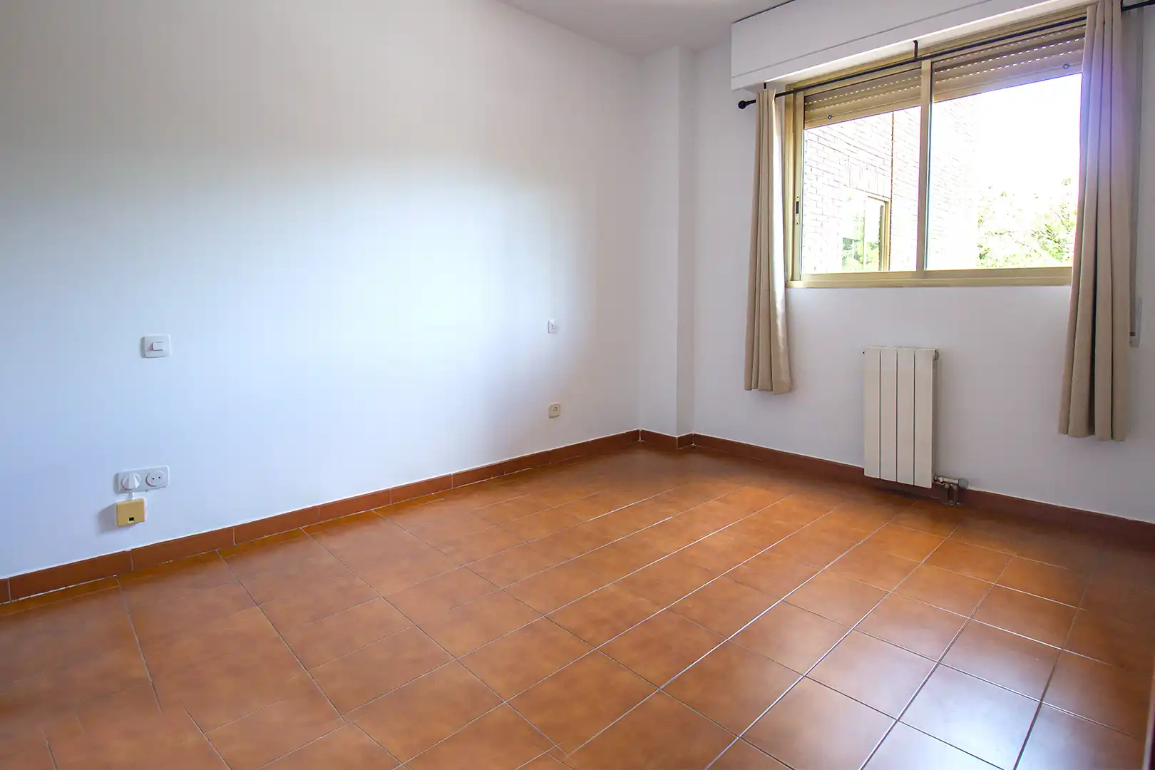 Habitación de Piso de alquiler en Madrid con Terraza, Se aceptan mascotas y Piscina comunitaria