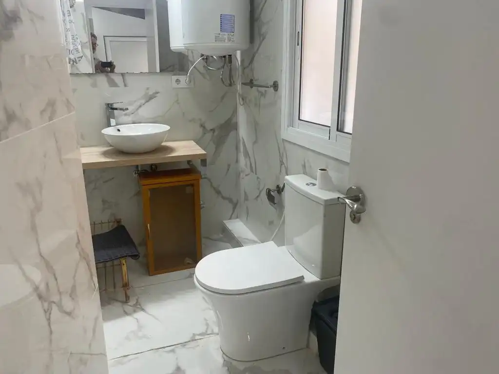 Bany de Casa o xalet per a compartir en Barcelona amb Aire condicionat, Calefacció i Jardí privat