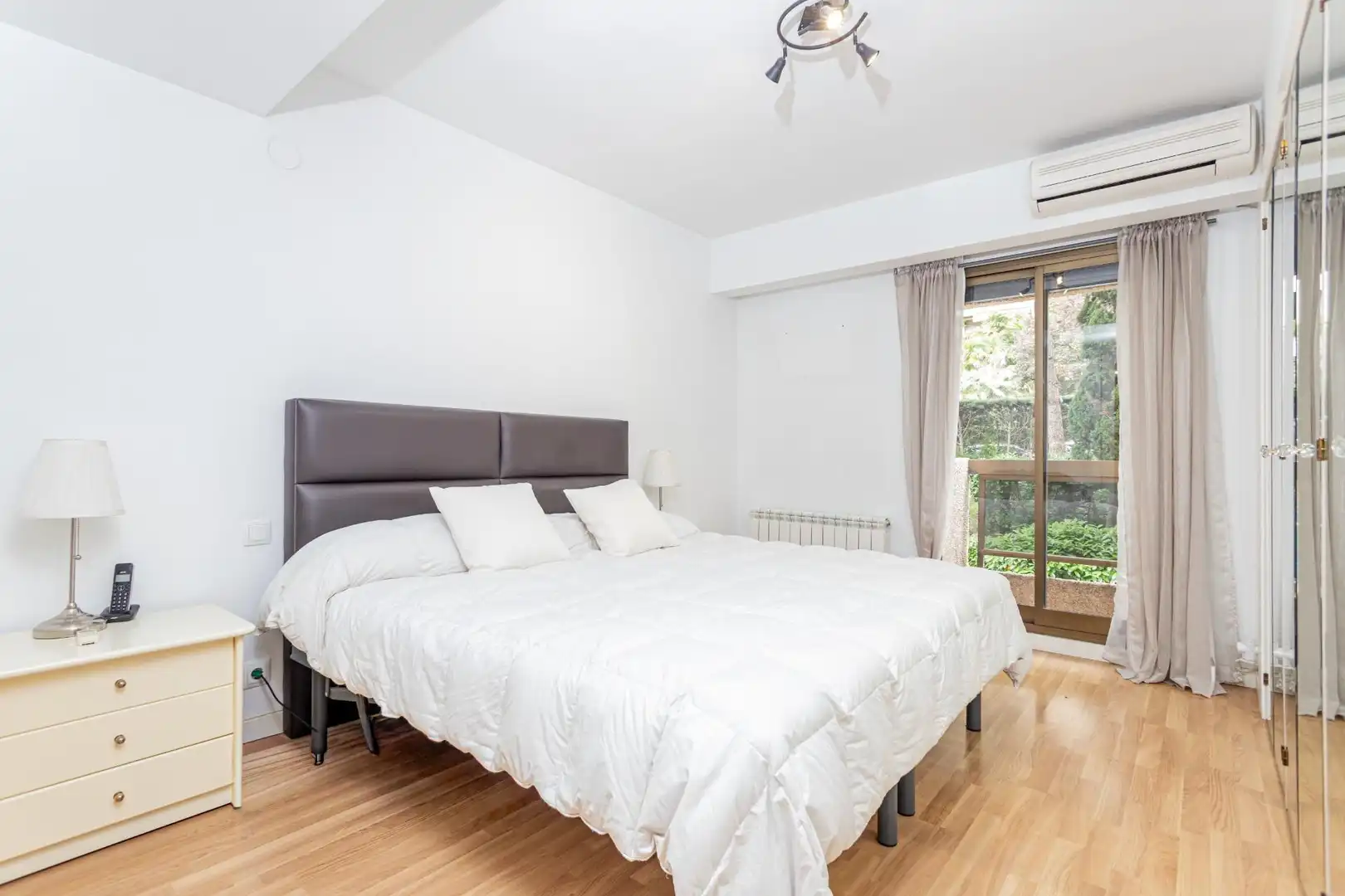 Habitación de Piso en venta en Madrid con Aire acondicionado, Calefacción y Jardín privado