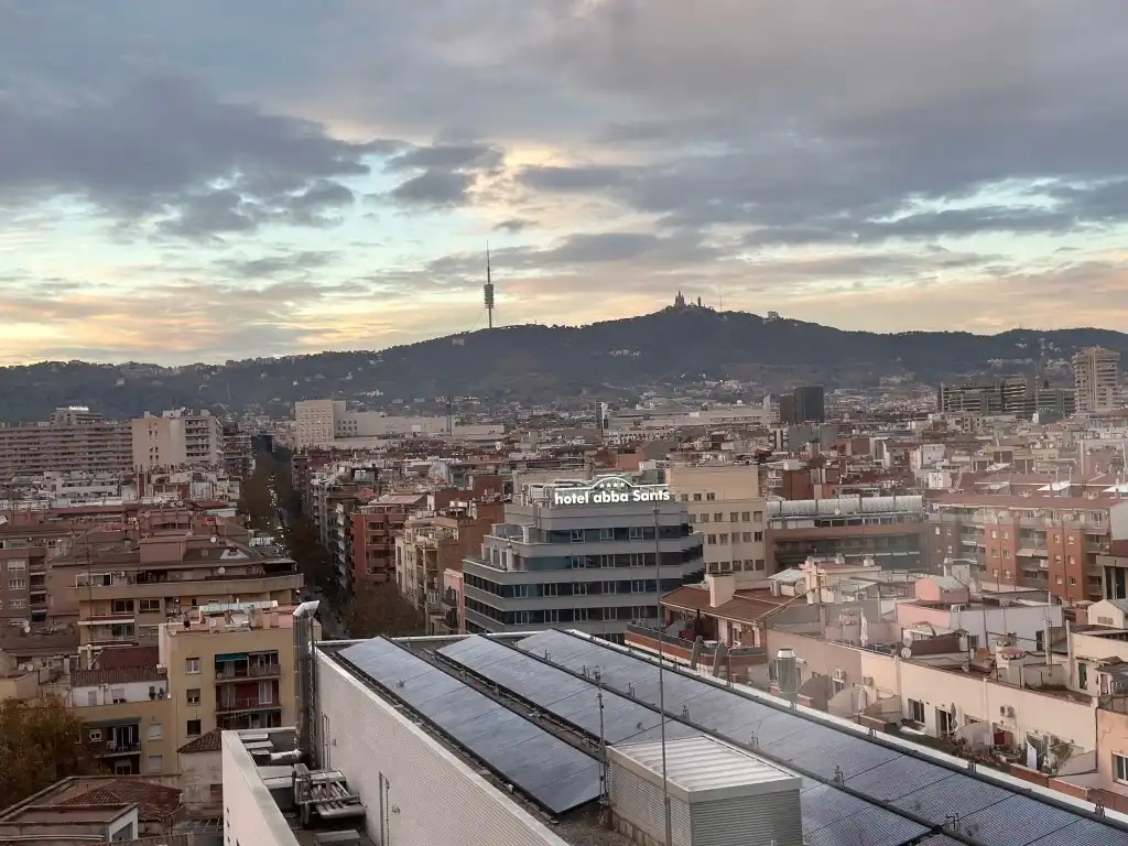 Vista exterior de Oficina de lloguer en Sants - Montjuïc