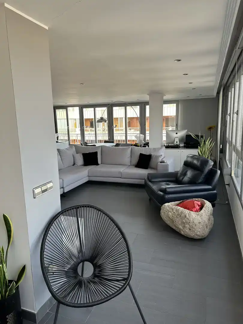 Wohnzimmer von Dachboden zum Verkauf in Torrevieja mit Klimaanlage und Schwimmbad