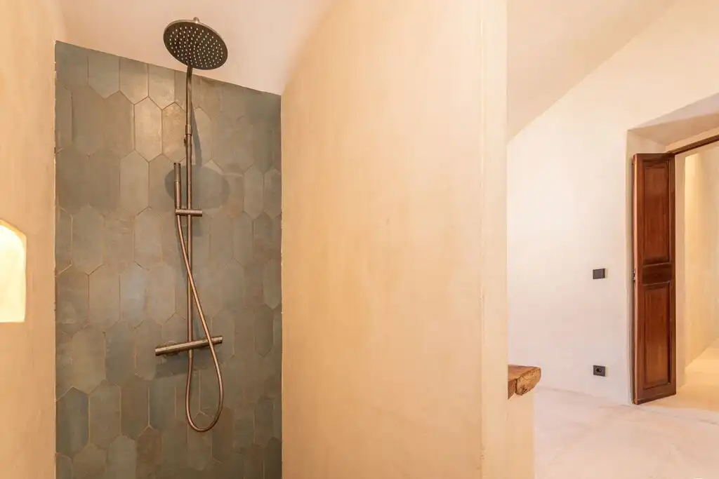 Baño de Finca rústica en venta en Selva con Aire acondicionado, Calefacción y Jardín privado