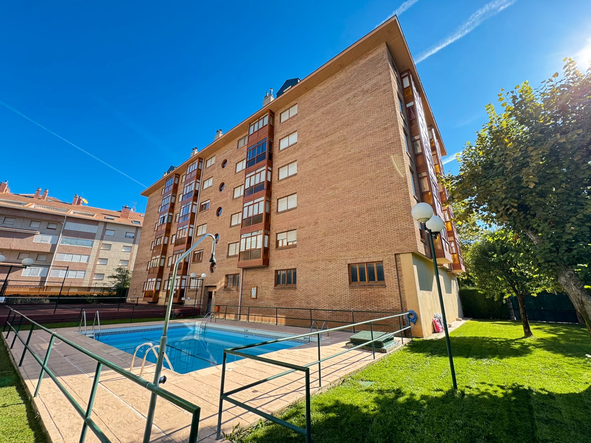 Exterior view of Apartment for sale in Jaca  with Heating, Parquet flooring and Terrace