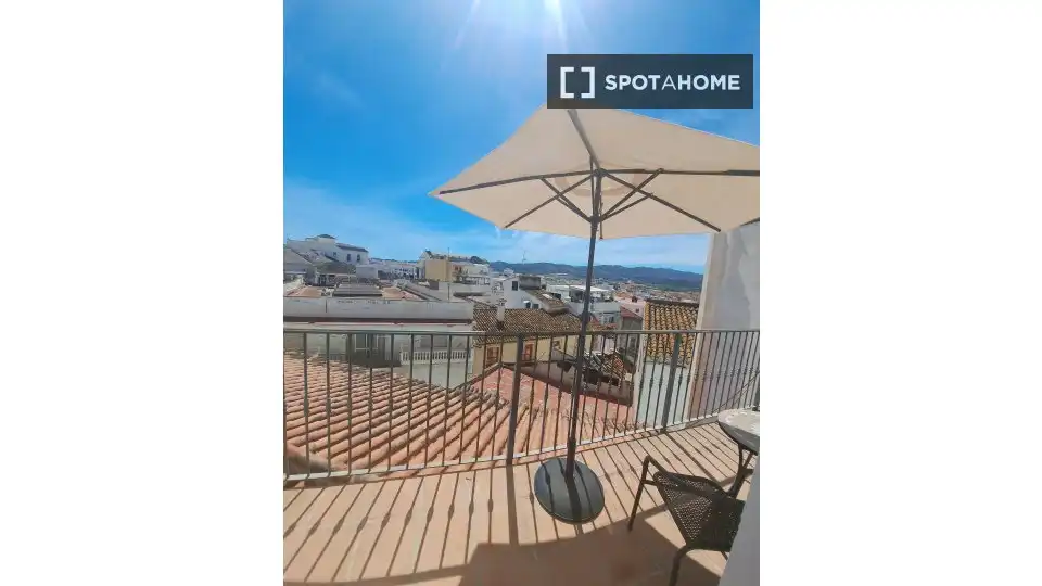 Vista exterior de Apartamento para compartir en Vélez-Málaga con Aire acondicionado, Terraza y Amueblado