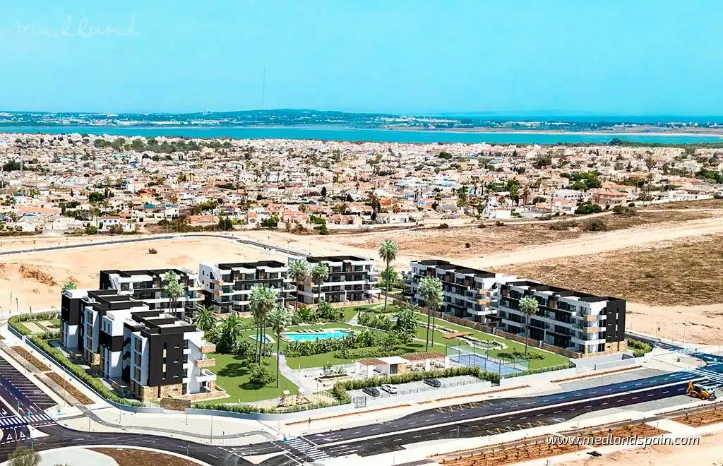 Apartamento con piscina en venta en Zona Carrefour - Urbanizaciones, imagen 3