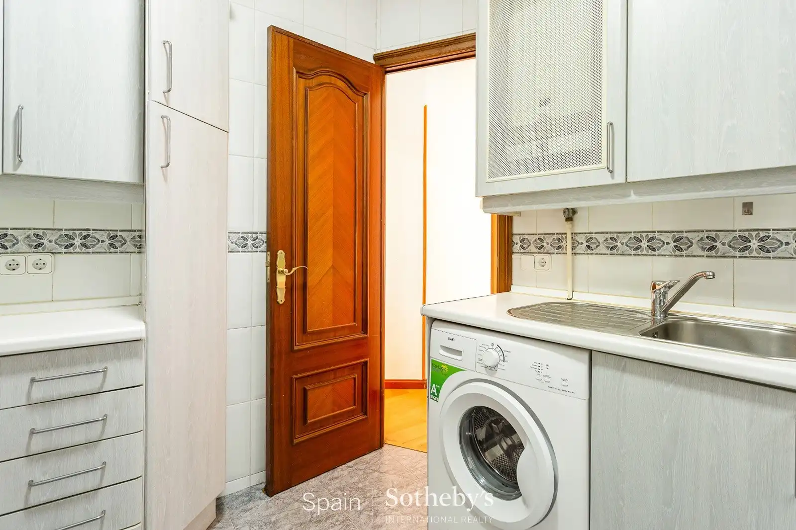 Kitchen of Apartments for sale in Madrid  with Air Conditioner and Heating