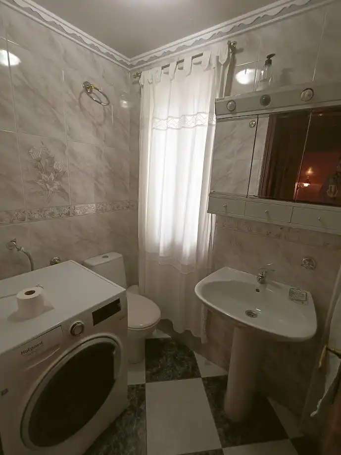 Baño de Casa adosada de alquiler en Atarfe con Aire acondicionado, Trastero y Amueblado