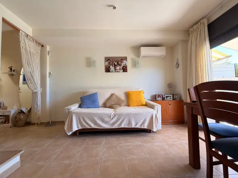 Sala d'estar de Casa o xalet en venda en L'Estartit amb Aire condicionat, Calefacció i Jardí privat