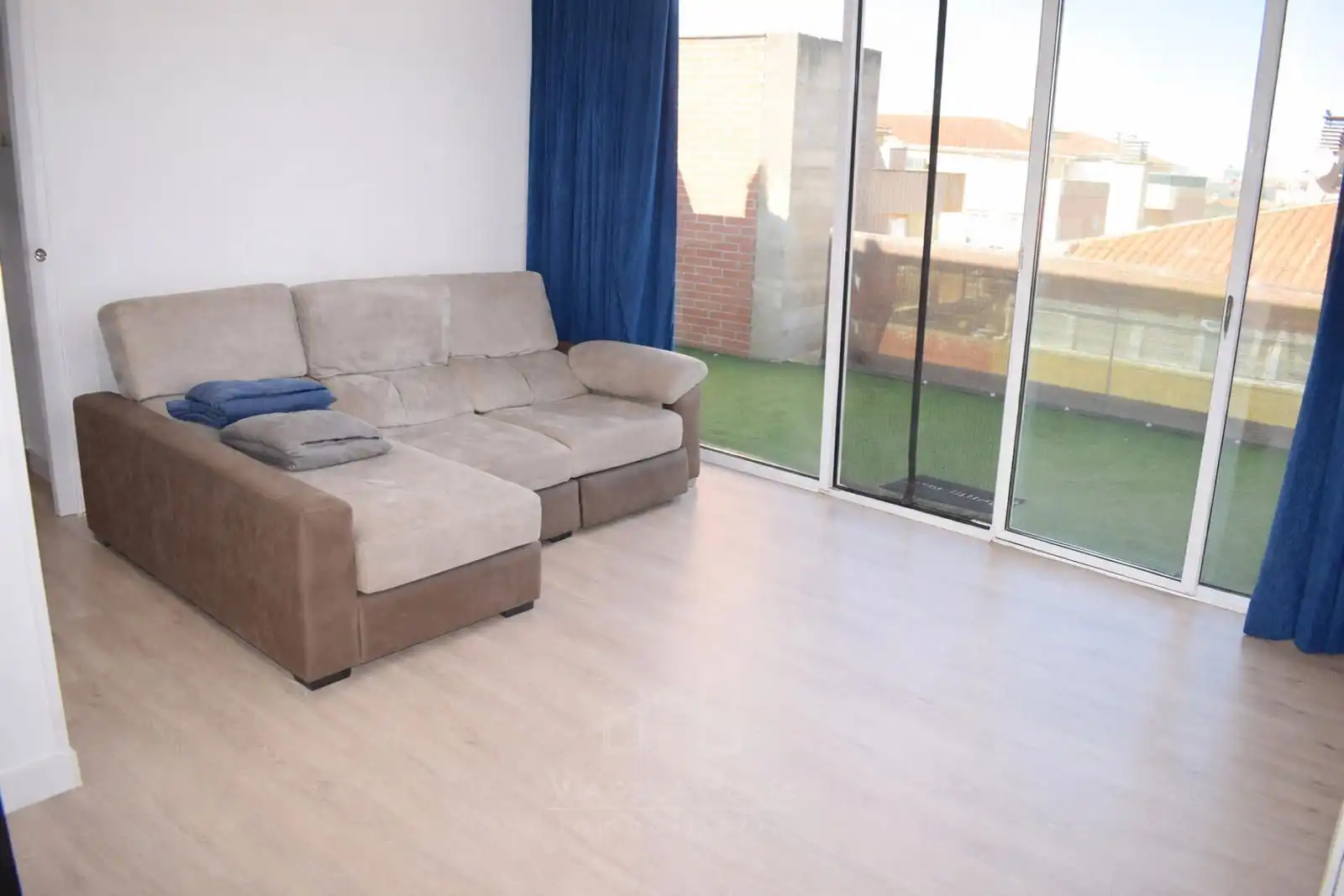 Sala de estar de Ático en venta en Santa Marta de Tormes con Calefacción, Terraza y Piscina