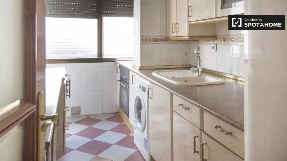 Kitchen of Flat for share in Madrid  with Air Conditioner, Heating and Terrace