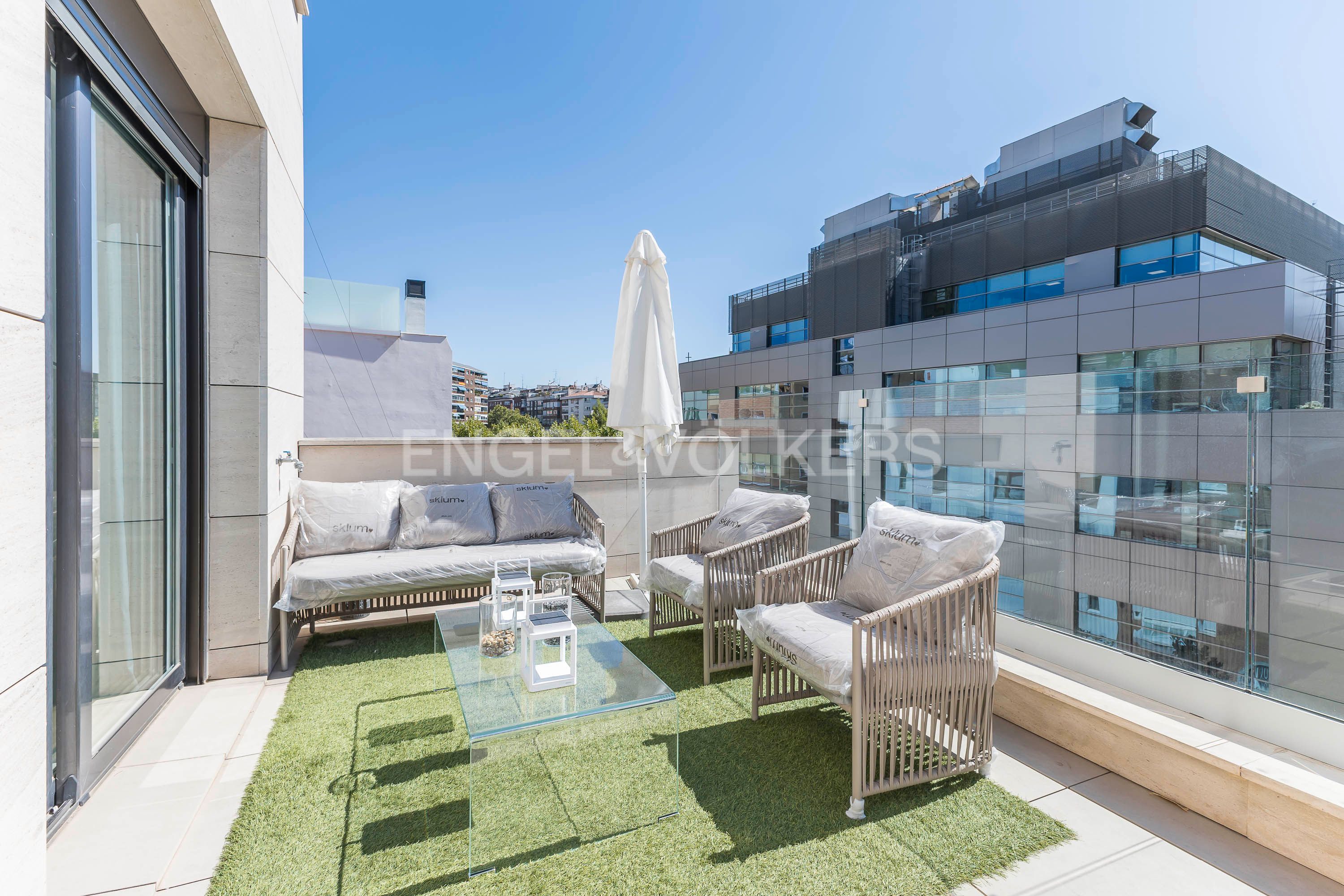 Terrassa de Apartament de lloguer en  Madrid Capital amb Aire condicionat, Calefacció i Terrassa