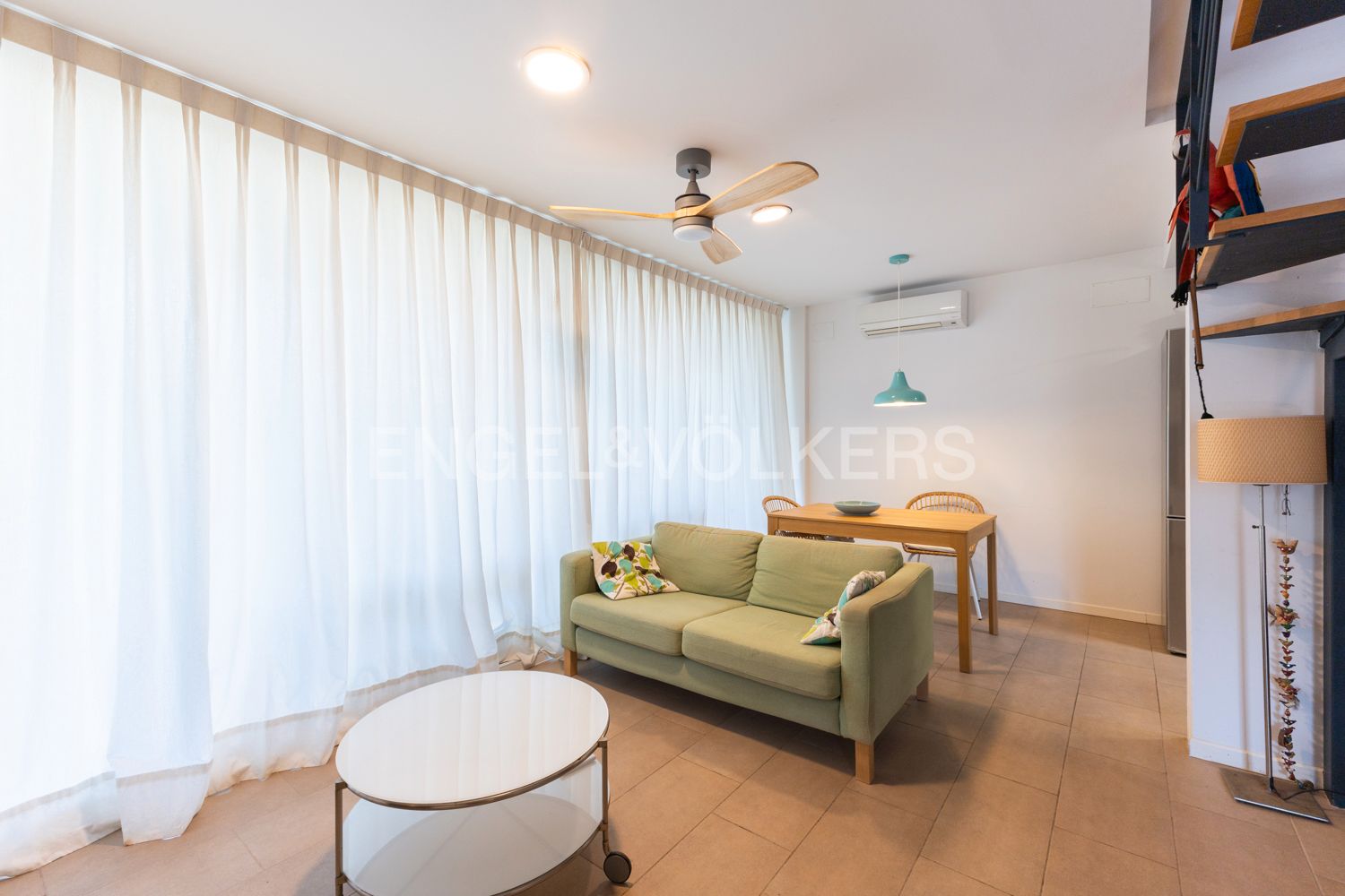 Sala d'estar de Casa o xalet en venda en Sagunto / Sagunt amb Aire condicionat, Calefacció i Jardí privat