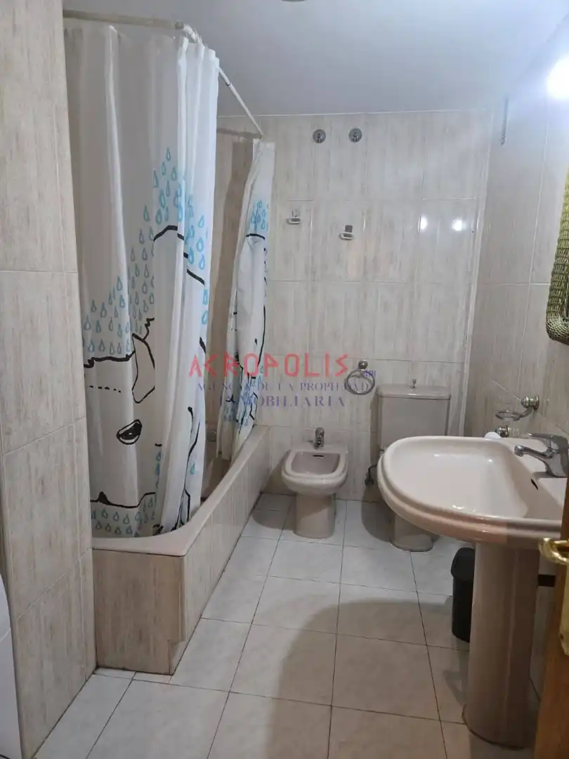 Bathroom of Apartments for rent in León Capital   with Heating, Terrace and Storage room