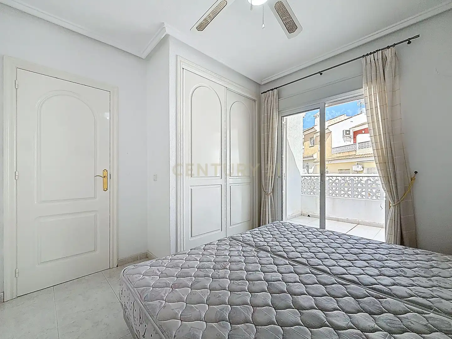 Dormitori de Casa adosada en venda en Benijófar amb Aire condicionat i Piscina comunitària