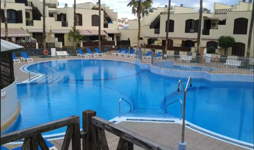 Maison mitoyenne avec piscine à vendre à Costa del Silencio