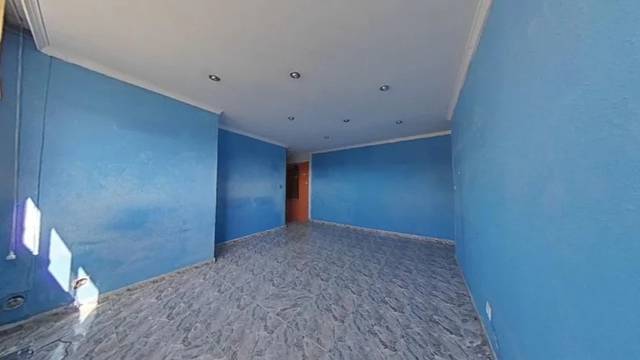 Piso en Venta en Carrer de l'Algarve en Badia del Vallès