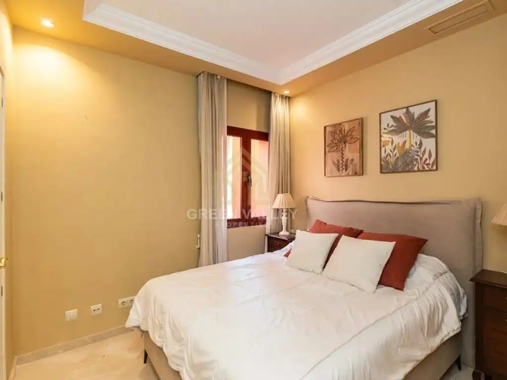 Schlafzimmer von Wohnung zum Verkauf in Marbella mit Klimaanlage, Privatgarten und Terrasse