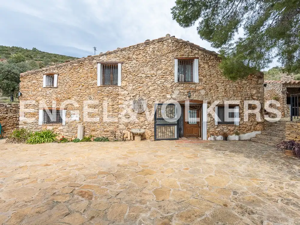 Vista exterior de Casa o xalet en venda en Sierra Engarcerán amb Calefacció, Terrassa i Moblat