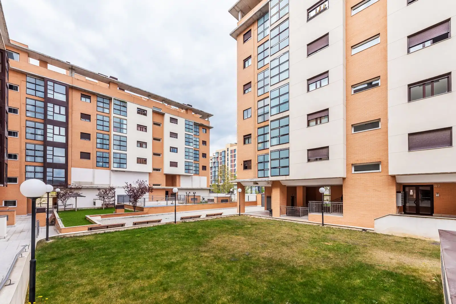 Vista exterior de Estudio en venta en Madrid con Trastero