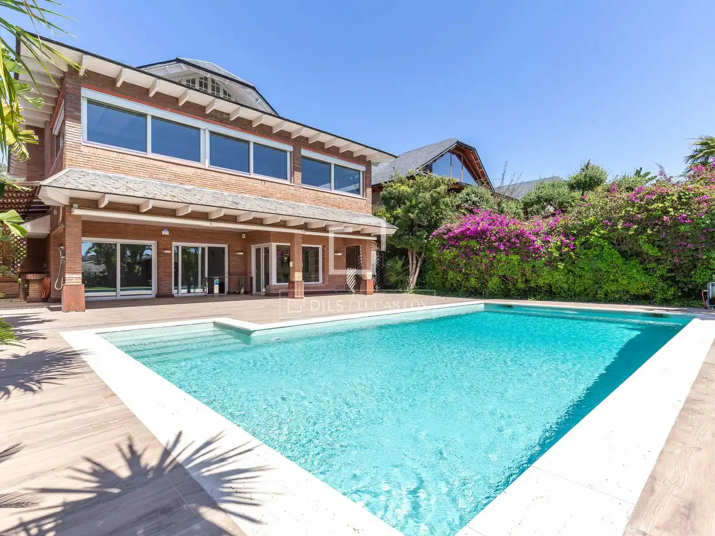 Piscina de Casa o xalet en venda en Sant Just Desvern amb Aire condicionat, Calefacció i Jardí privat
