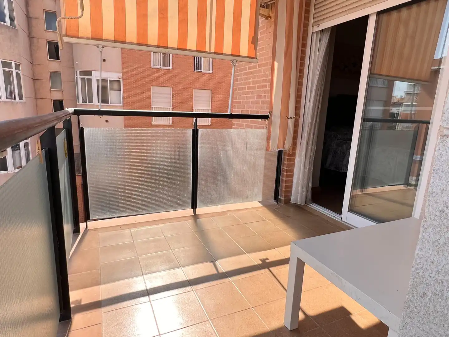 Terrassa de Pis de lloguer en Elche / Elx amb Moblat, Balcó i Piscina comunitària