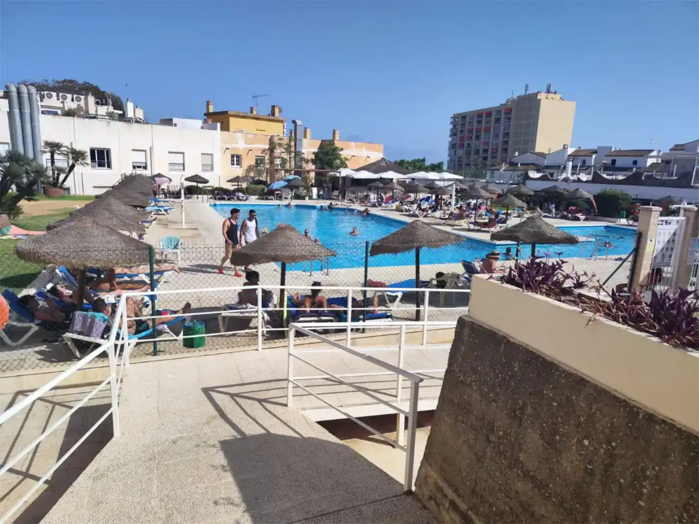 Piscina de Apartament de lloguer en Torremolinos amb Aire condicionat i Piscina
