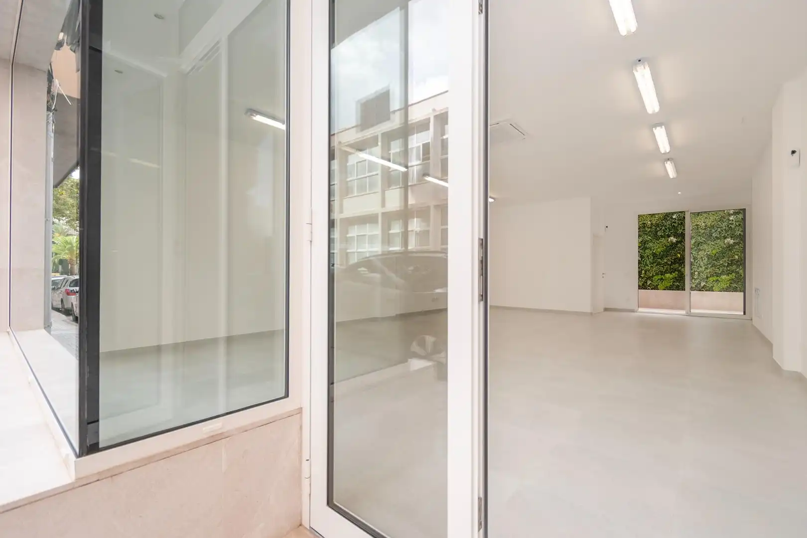 Business premises for sale in Carrer de Fra Luis de León, imagen 3