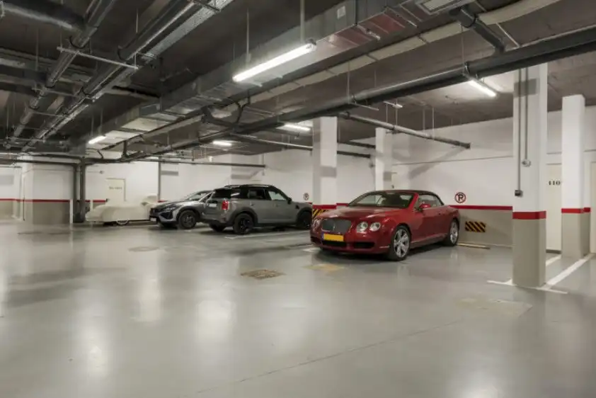 Parking de Apartamento en venta en Marbella con Aire acondicionado, Terraza y Piscina