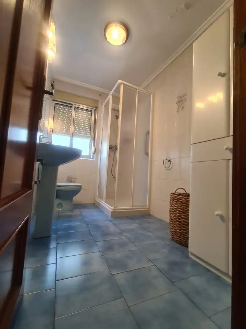 Bathroom of Flat for sale in Burgos