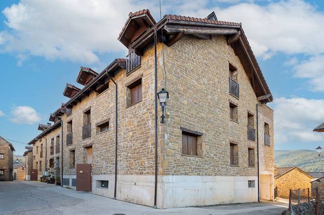 Edificio en Venta en C/ Unica de Esposa  en Aisa