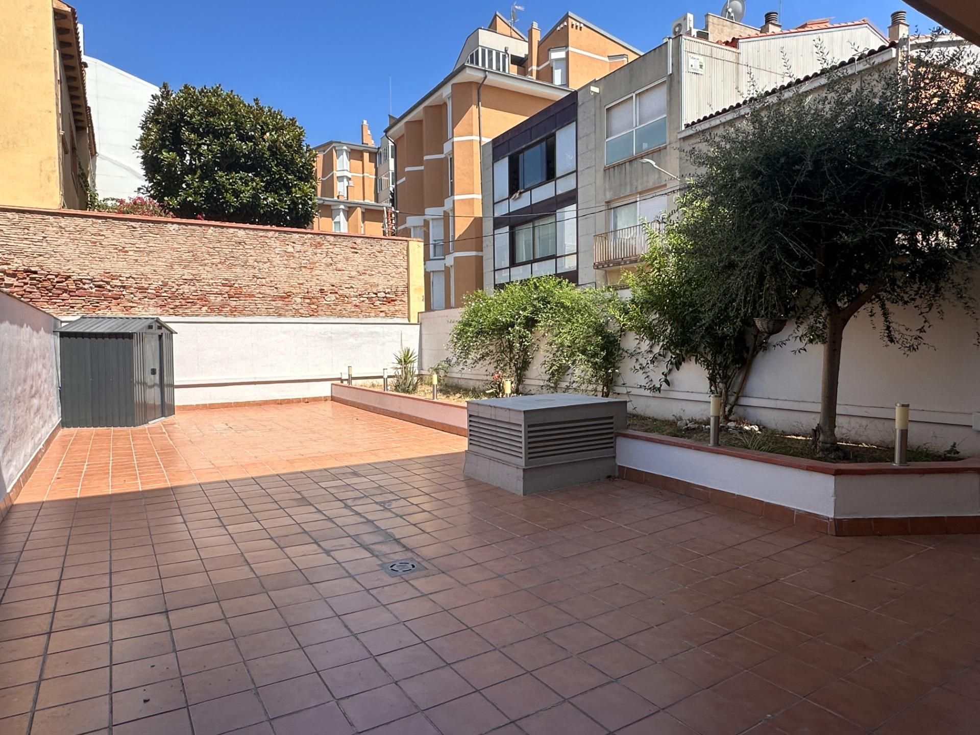 Planta baixa de lloguer a  VALLES DEL, Centre