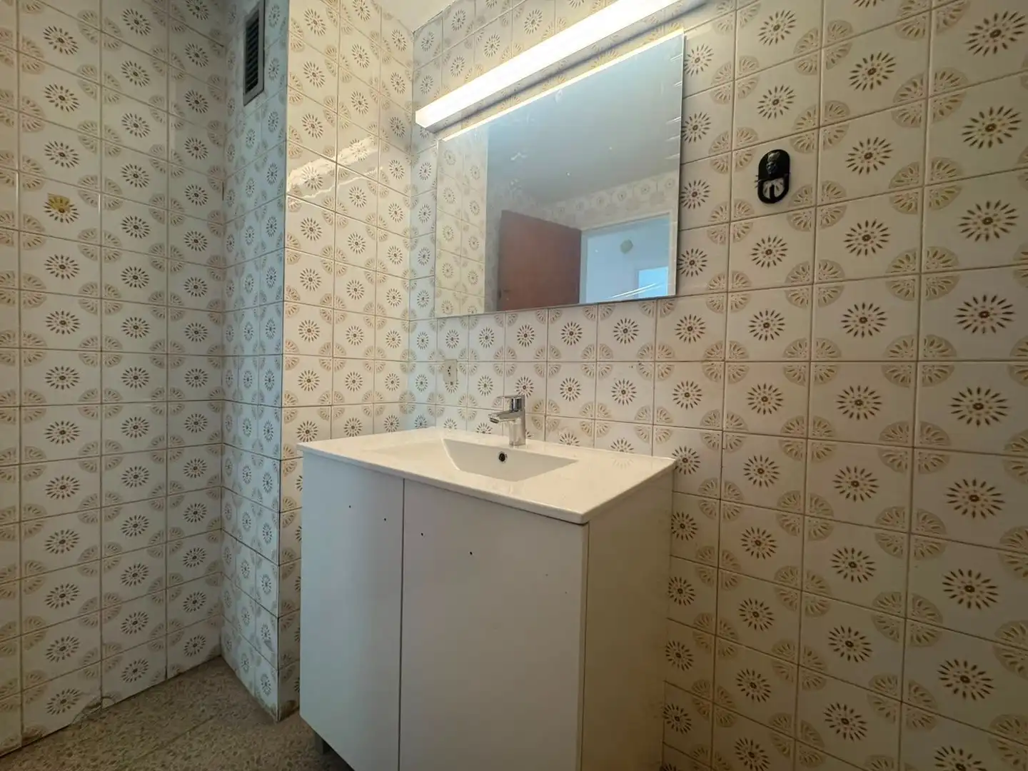 Bathroom of Flat for sale in Amer