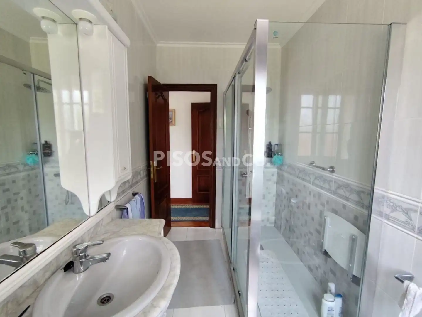Bathroom of Houses for sale in A Coruña Capital   with Heating, Terrace and Furnished