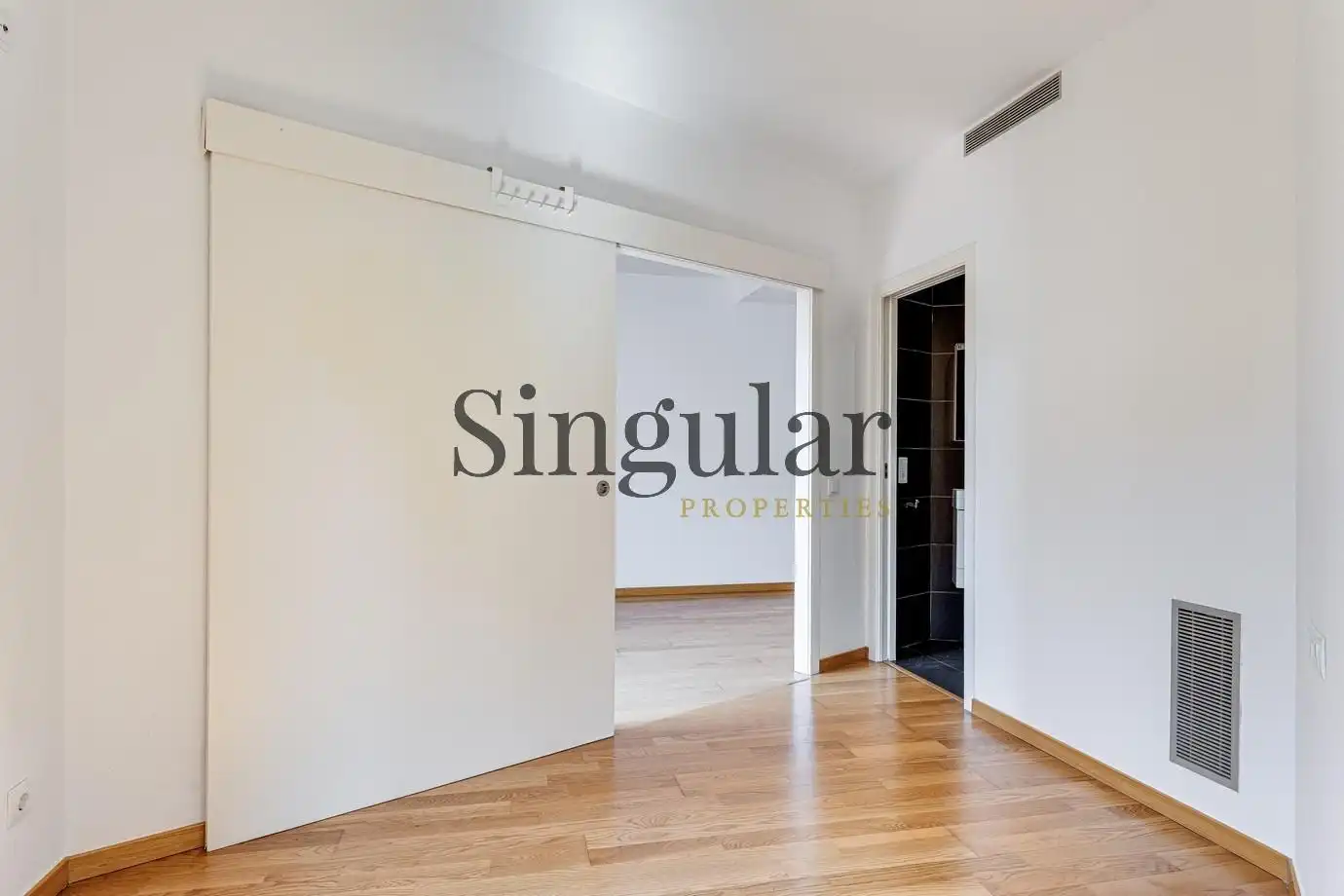 Habitación de Piso en venta en Barcelona con Calefacción y Balcón
