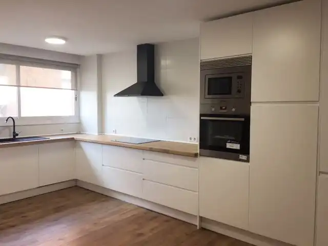 Küche von Wohnung zum Verkauf in  Madrid Capital mit Klimaanlage und Terrasse