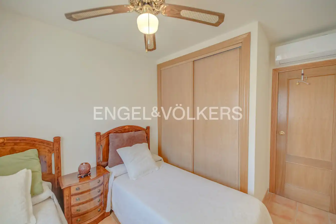 Dormitori de Apartament de lloguer en Alicante / Alacant amb Aire condicionat, Moblat i Piscina comunitària