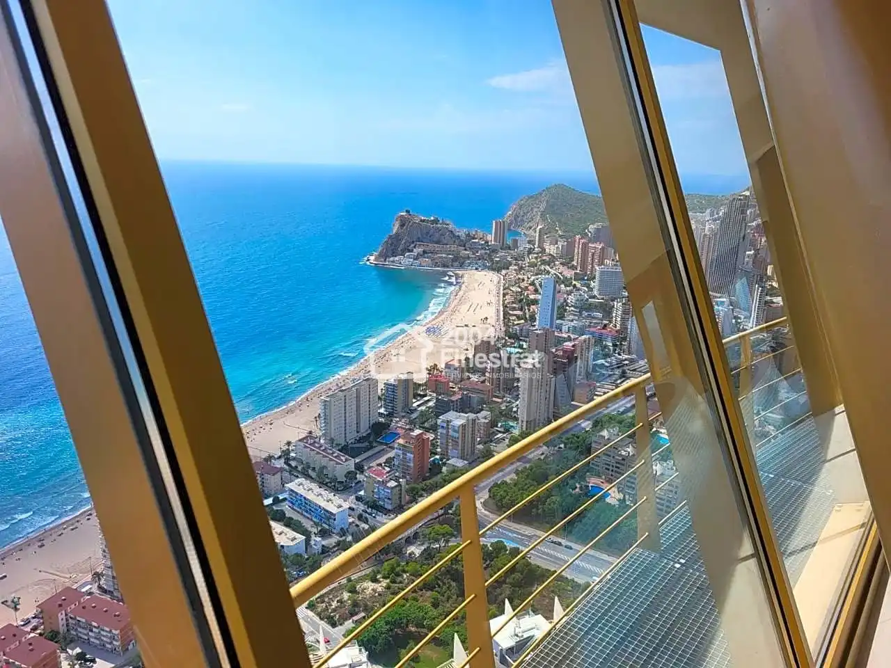 Außenansicht von Wohnungen zum Verkauf in Benidorm mit Klimaanlage, Terrasse und Gemeinschaftspool