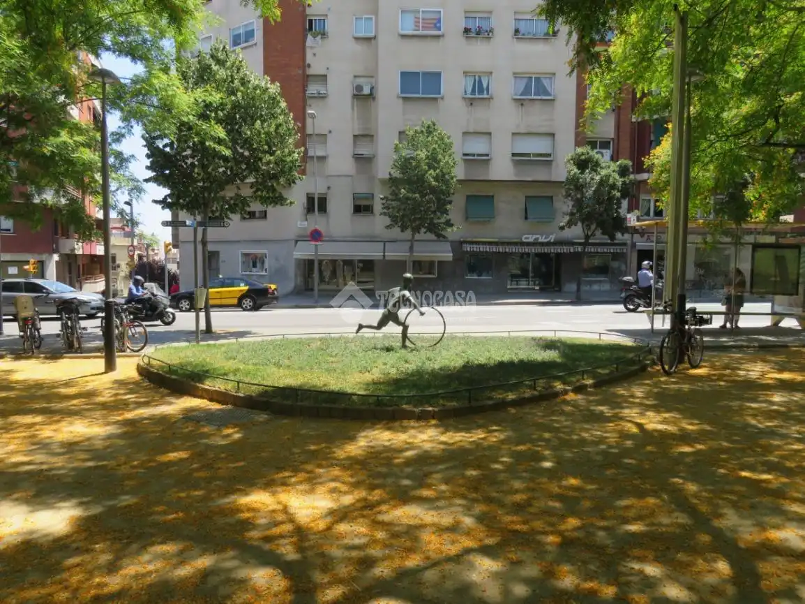 Vista exterior de Pis en venda en Barcelona amb Calefacció