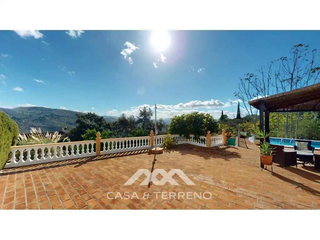 Garden of Houses for sale in Iznájar