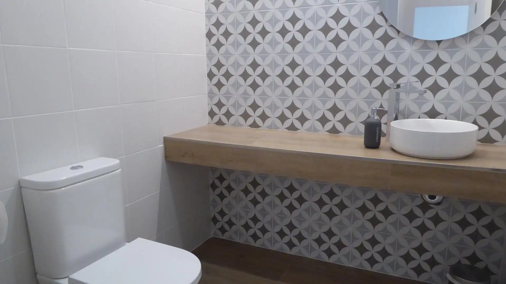 Bany de Local de lloguer en Aranguren amb Aire condicionat i Moblat