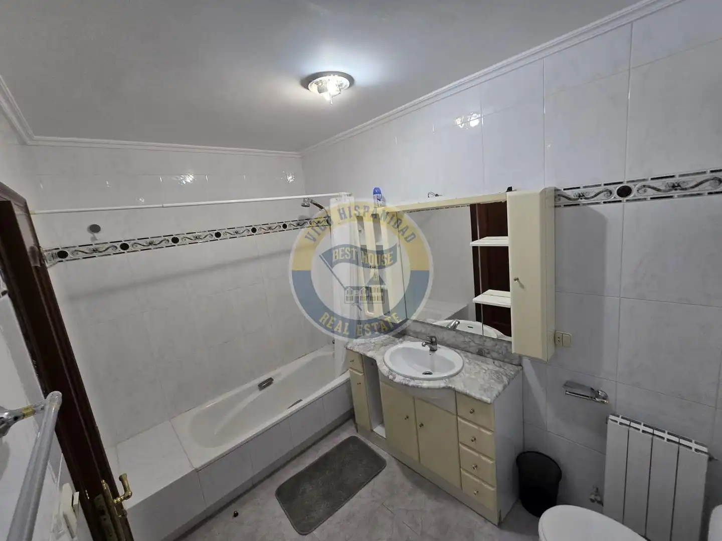 Baño de Piso de alquiler en Vigo  con Calefacción