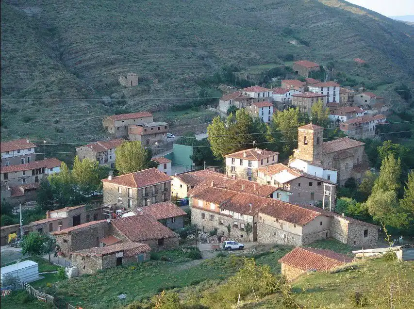 Vista exterior de Casa o xalet en venda en Cabezón de Cameros amb Calefacció, Traster i Moblat