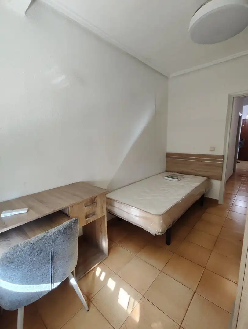 Schlafzimmer von Wohnung zur Miete in Valencia mit Klimaanlage, Heizung und Möbliert