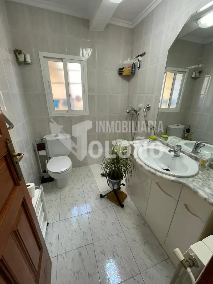 Bathroom of Houses for sale in Cihuri  with Heating, Private garden and Storage room