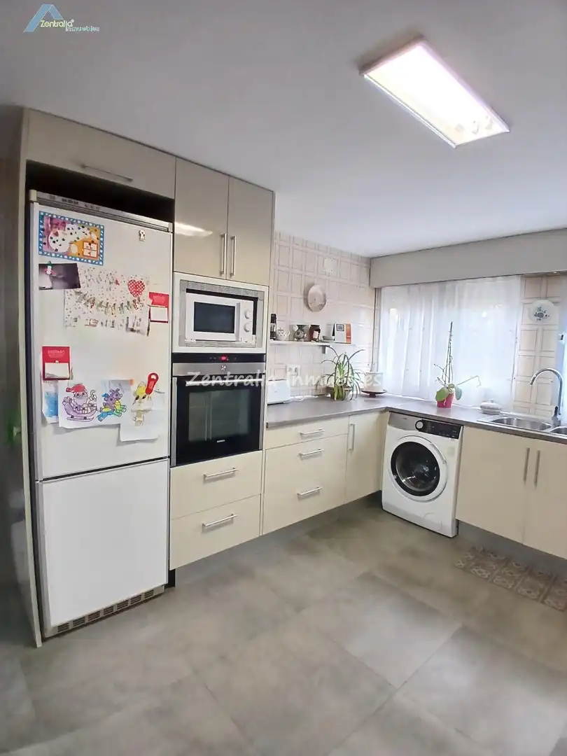 Cocina de Casa o chalet en venta en Zaragoza con Aire acondicionado, Calefacción y Jardín privado