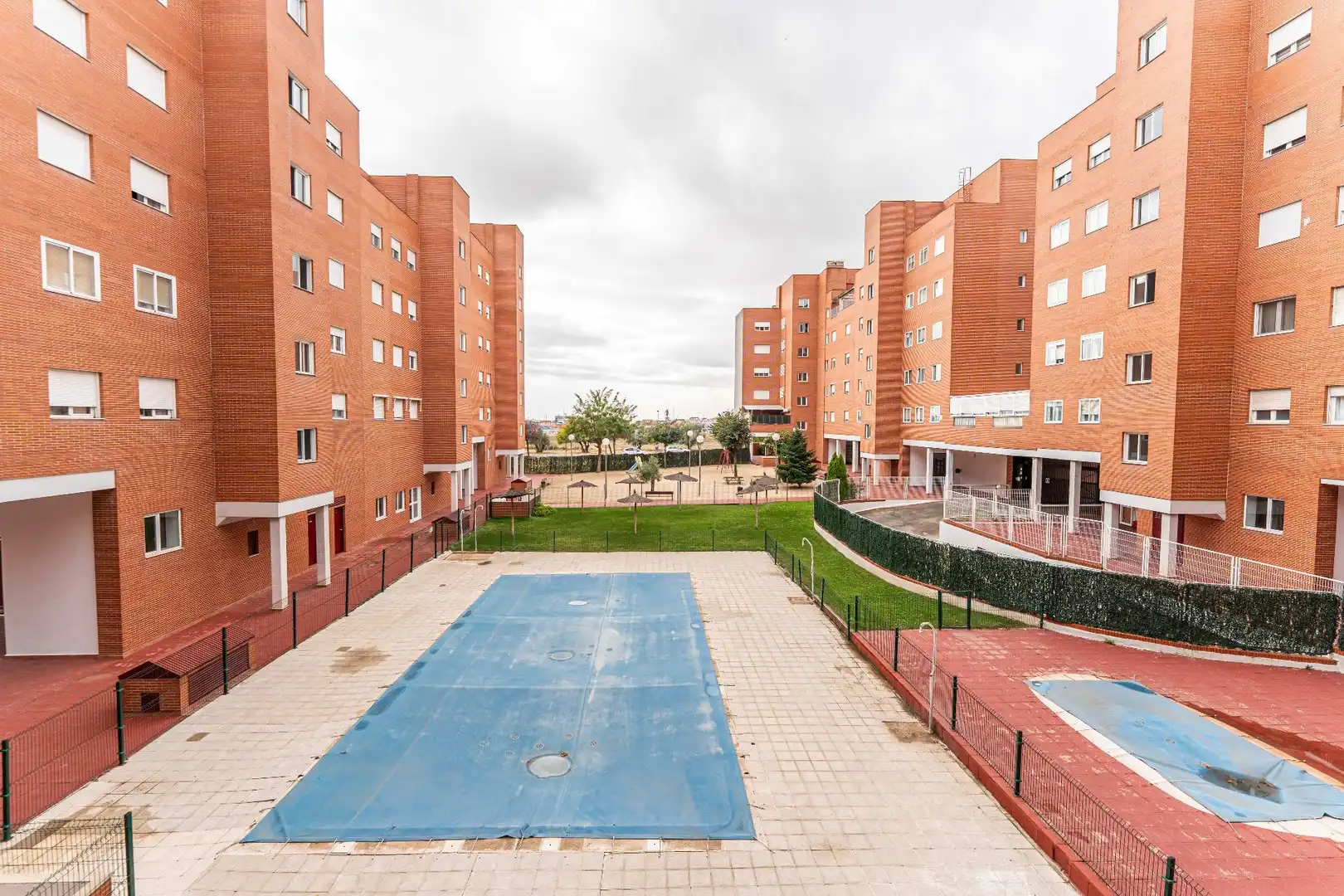 Vista exterior de Piso en venta en Universidad - Hospital
