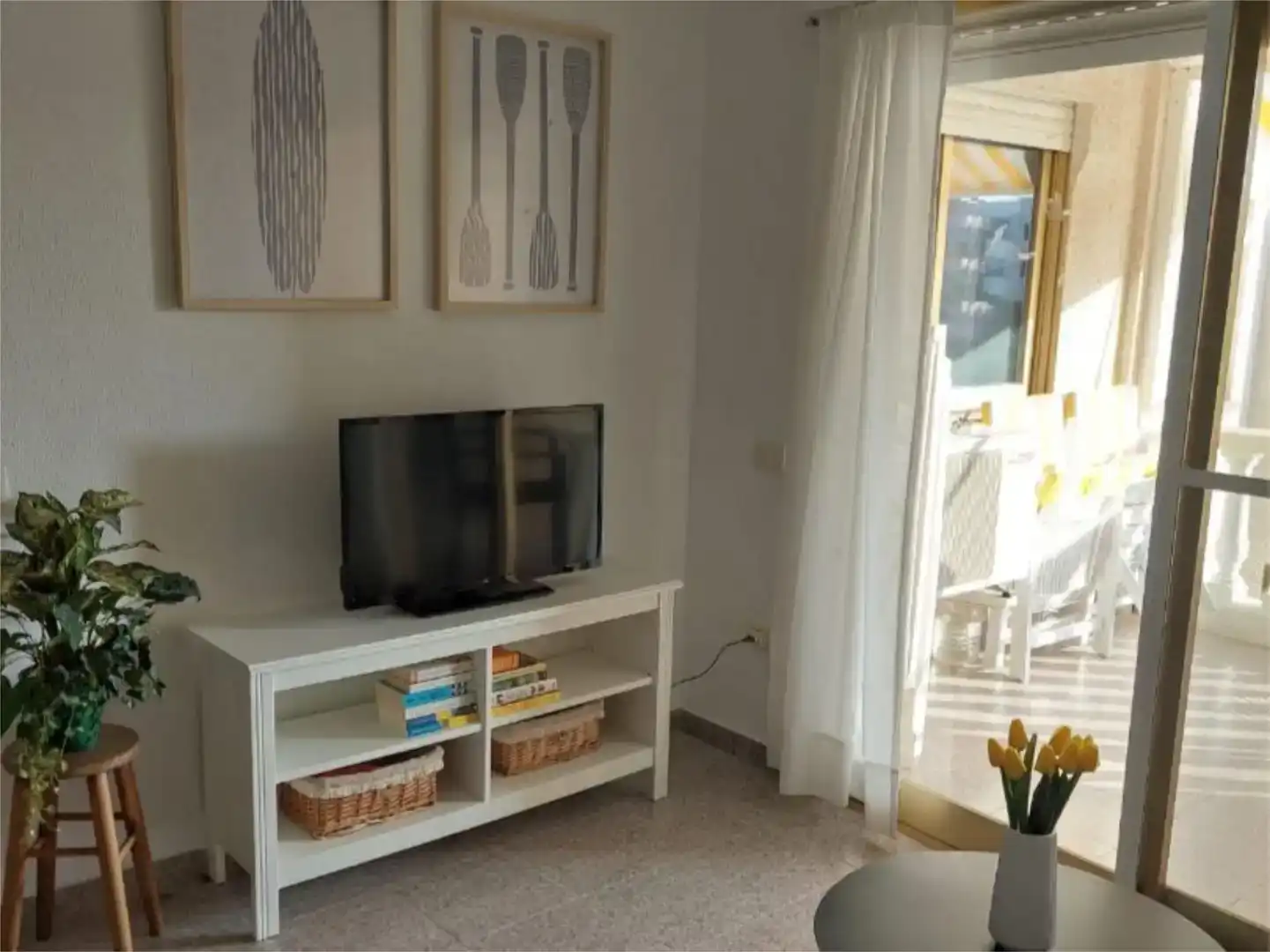 Sala d'estar de Pis de lloguer en Alcalà de Xivert amb Aire condicionat, Jardí privat i Piscina