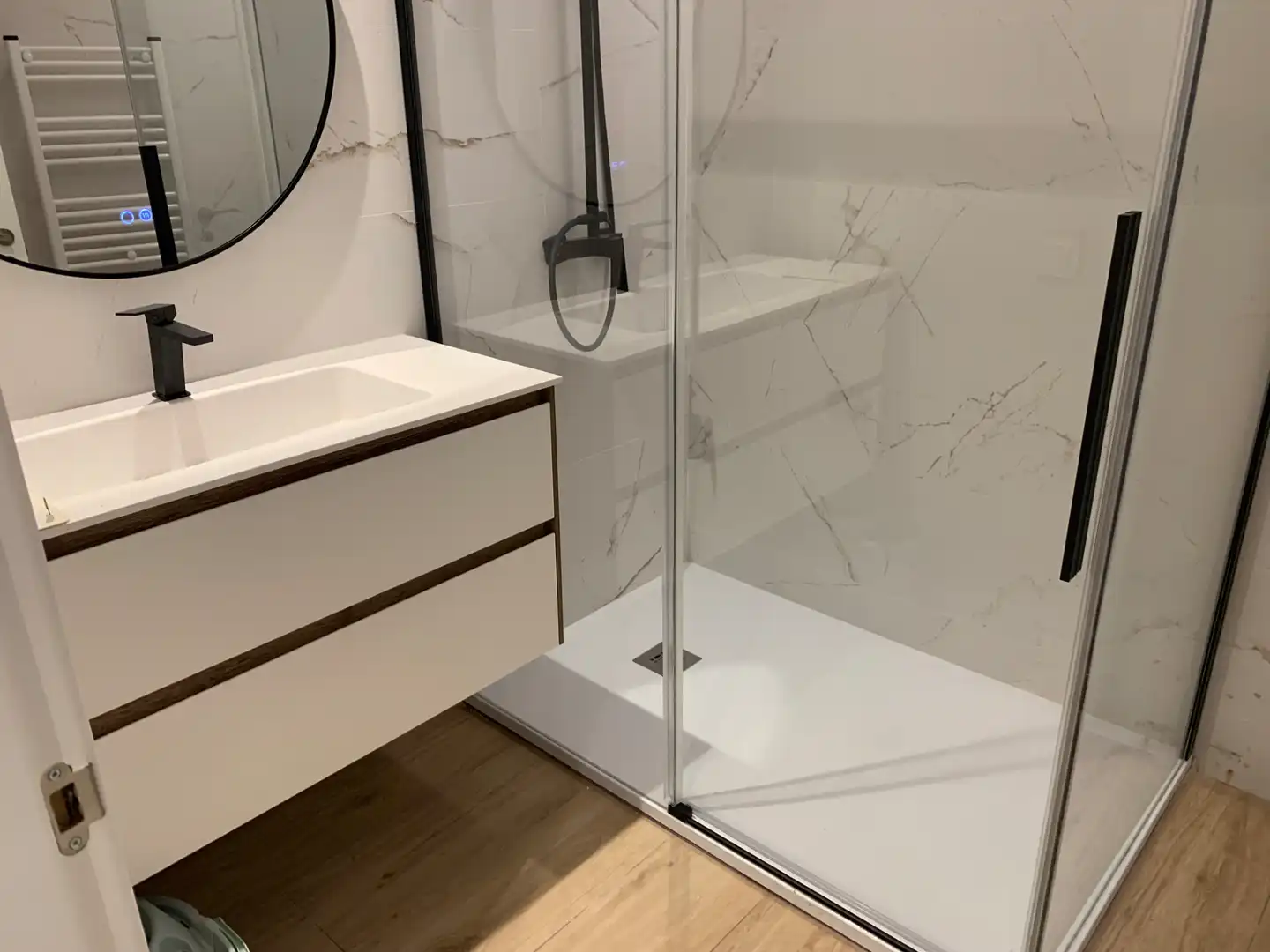 Bathroom of Flat for rent in Madrid  with Air Conditioner, Storage room and Oven