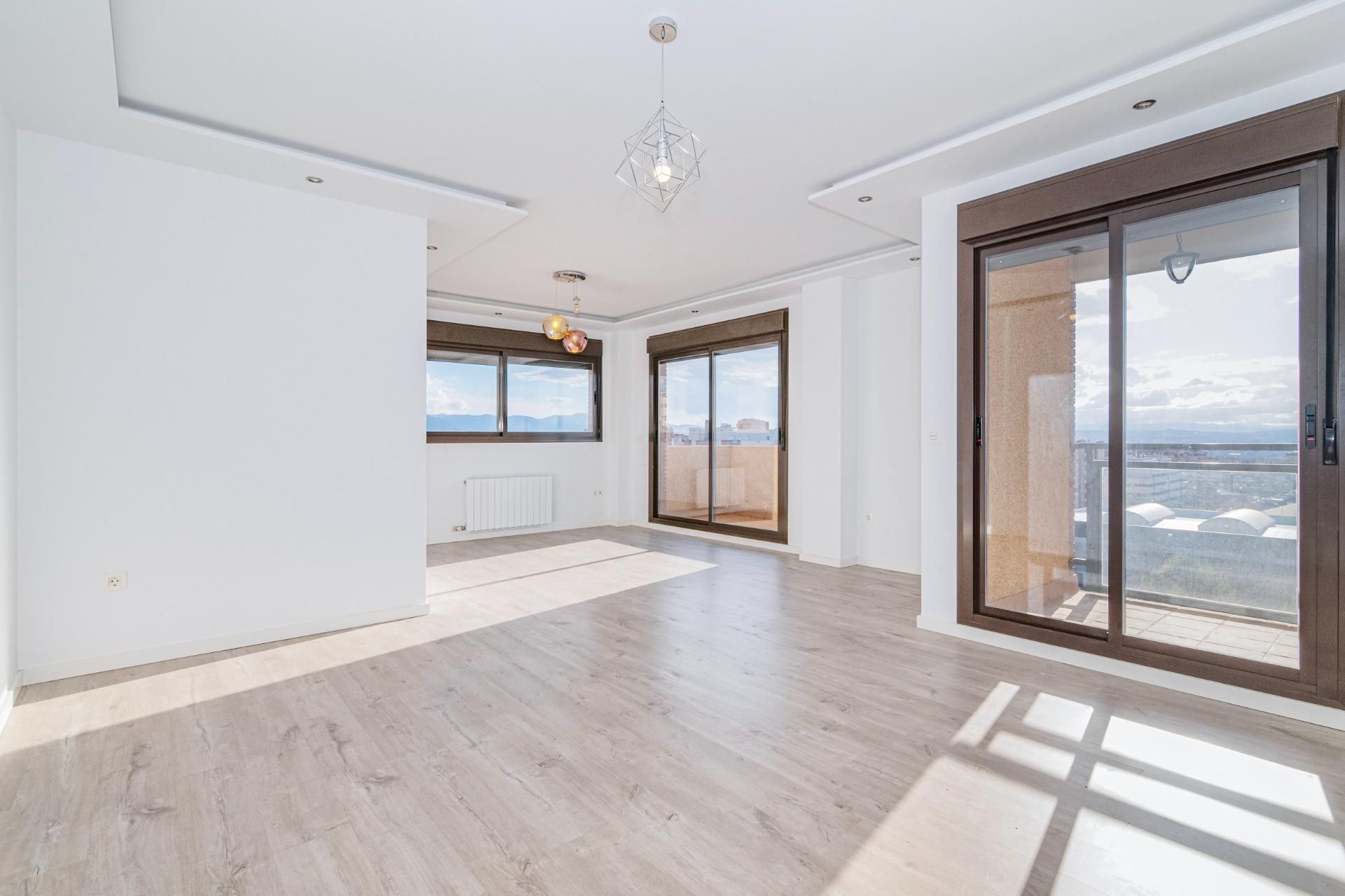 Living room of Flat to rent in  Granada Capital  with Air Conditioner, Heating and Terrace